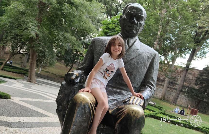 مجسمه آتاتورک در پارک گلخانه استانبول